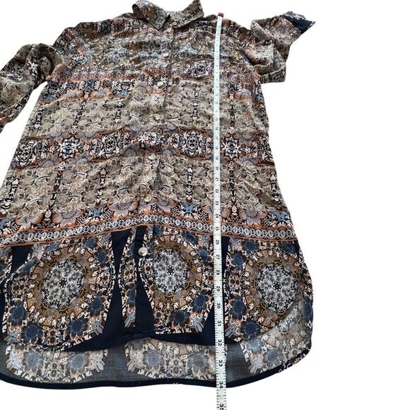 Vici Geometric Print Button Down Tunic Top size Medium - Picture 5 of 8